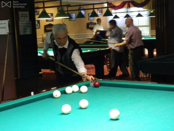 74-летний Анатолий Белов обыграл чемпиона